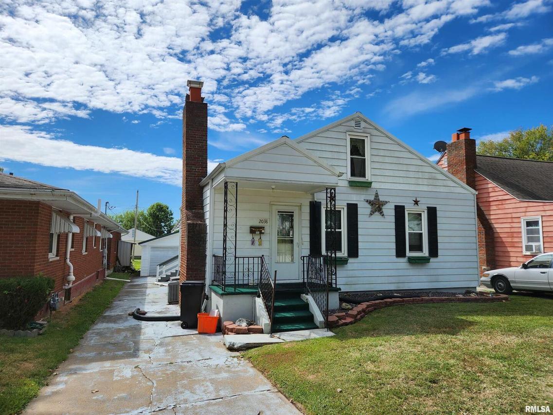2038 Adams St., Quincy, IL 62301