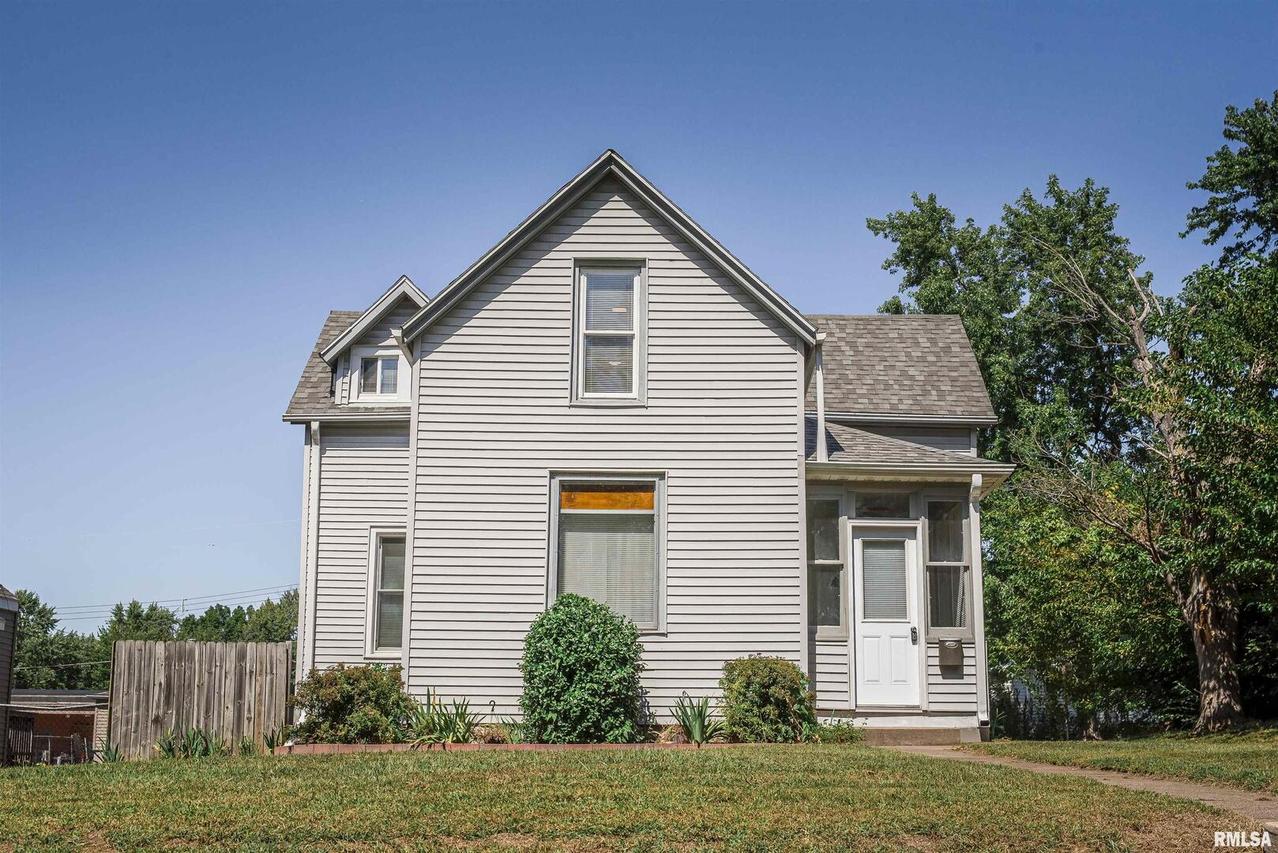 2049 Chestnut St., Quincy, IL 62301