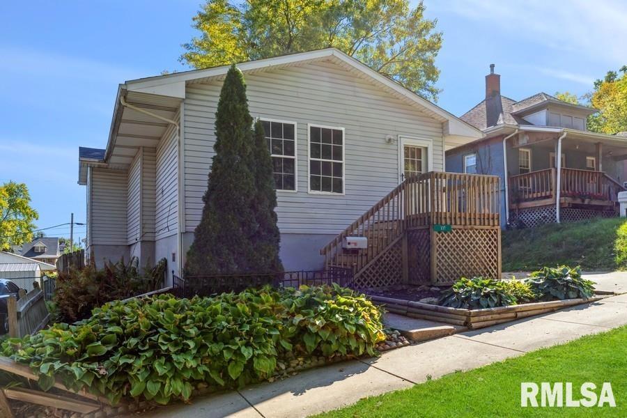 137 7th St., Silvis, IL 61282