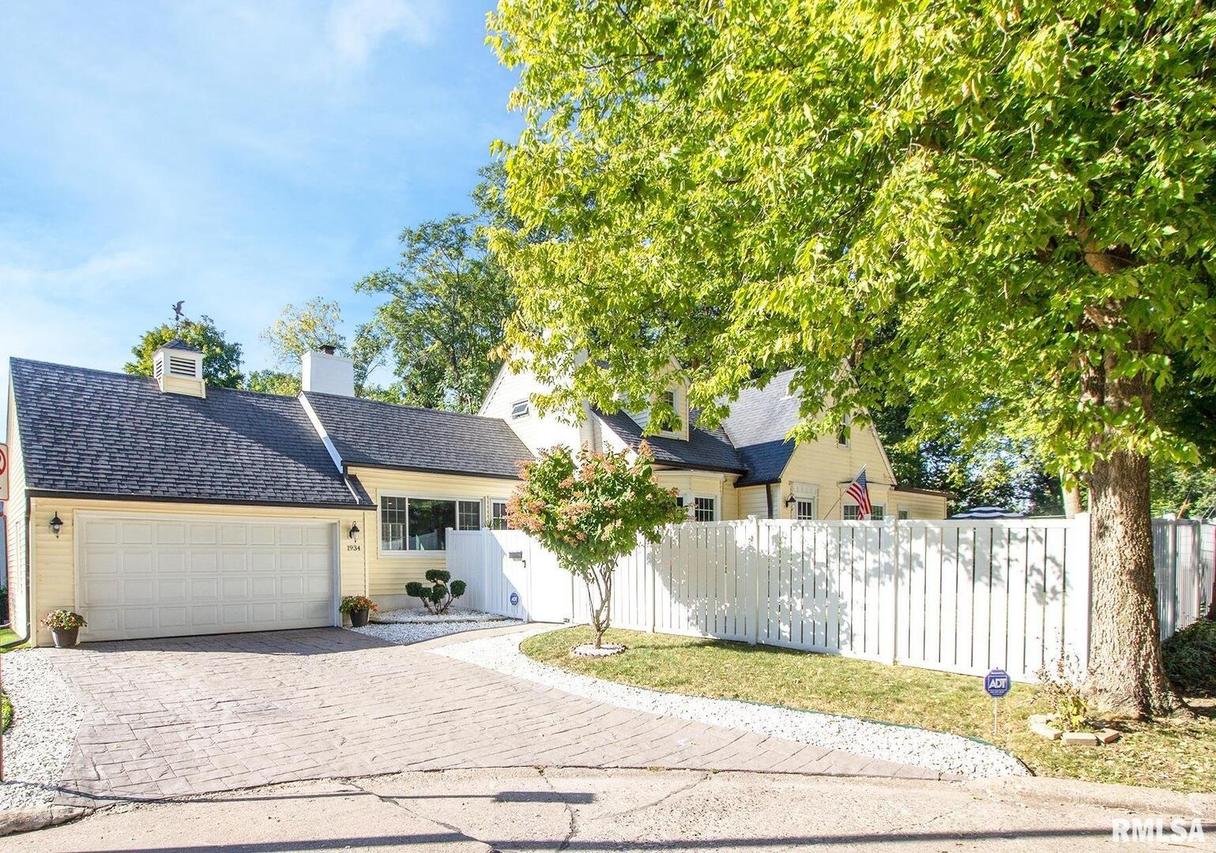 1934 15 1/2 St., Rock Island, IL 61201