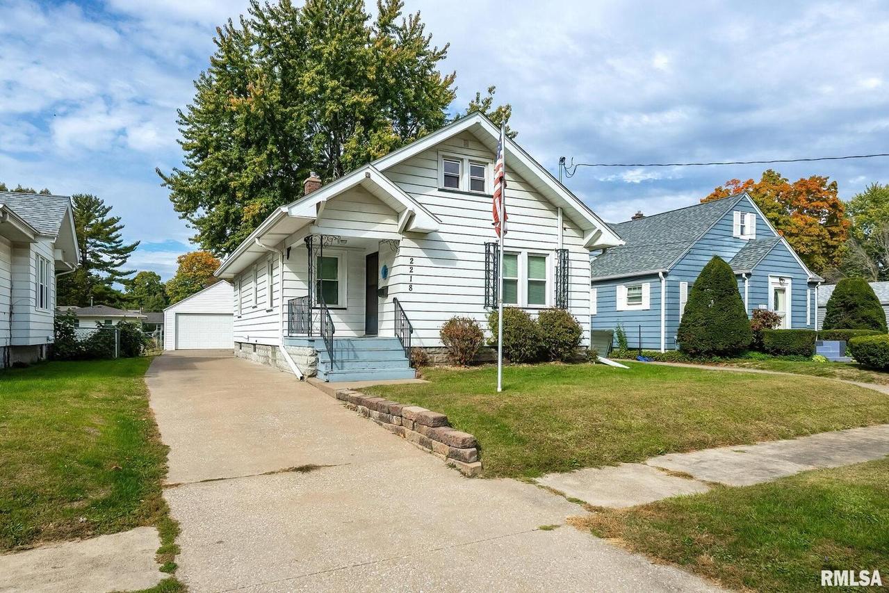 2218 32nd St., Rock Island, IL 61201
