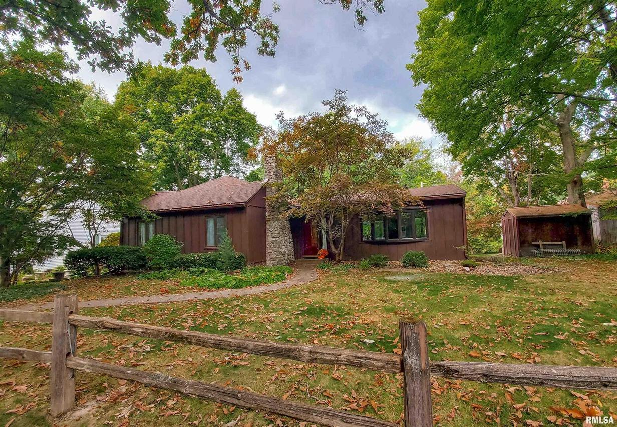 1943 11th Avenue Ct., Moline, IL 61265