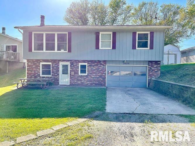 2223 5th St., East Moline, IL 61244