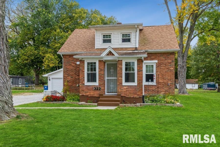 323 15th St., Rapids City, IL 61278