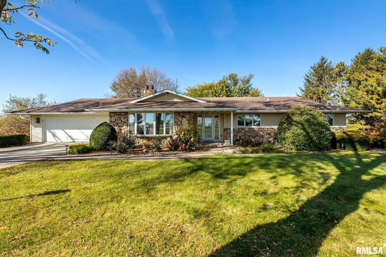 22 Skona Lake, Alpha, IL 61413