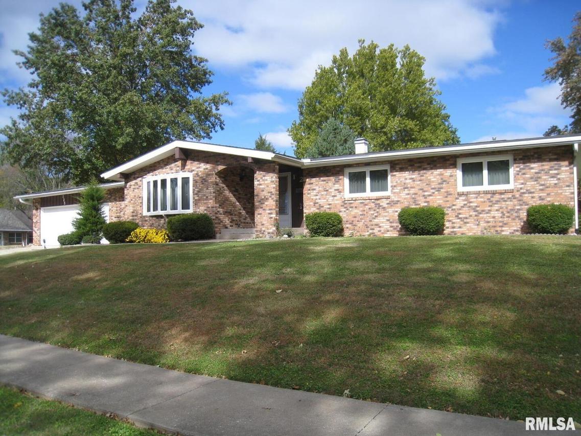 125 27th Ave., Moline, IL 61265