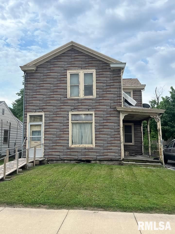 620-620 1/2 Jefferson St. #2, Quincy, IL 62301