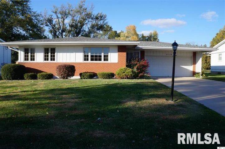 2119 Brookmeade Dr., Quincy, IL 62301