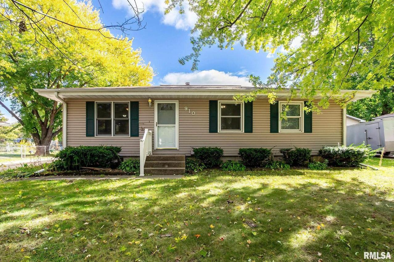 910 16th St., Rapids City, IL 61278