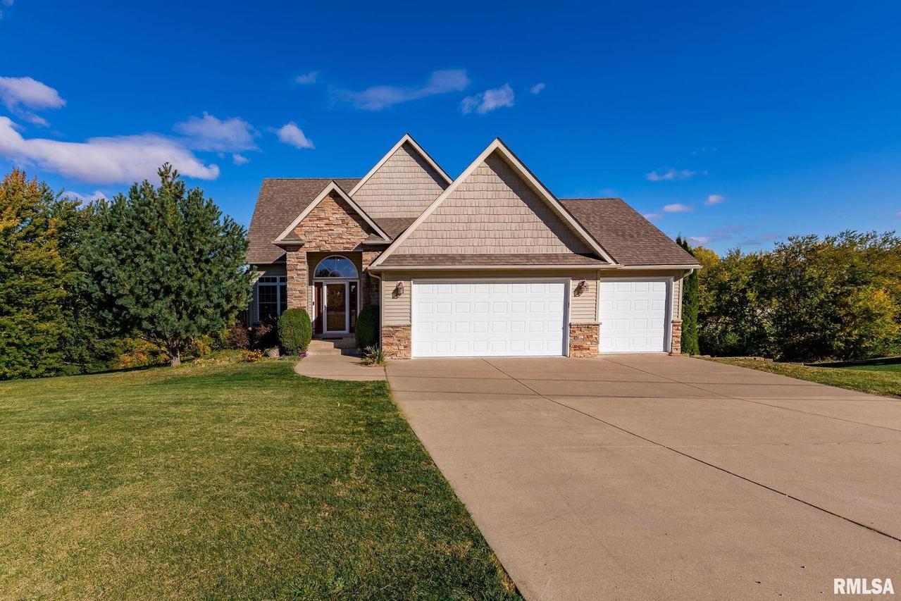 306 Ridgeview Dr., Sherrard, IL 61281