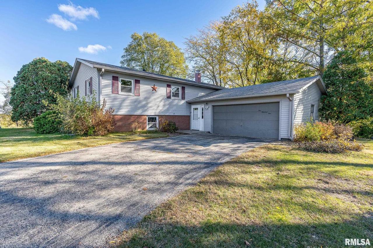 105 Julie Ct., Cleveland, IL 61241