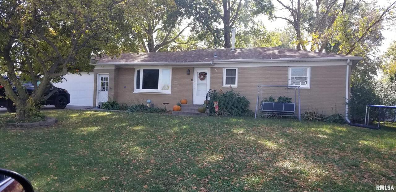 710 5th Ave., Andalusia, IL 61232