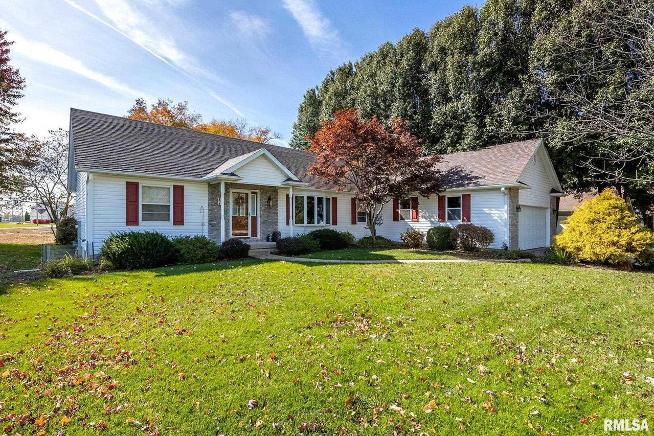 204 Lake View Ct., Colona, IL 61241