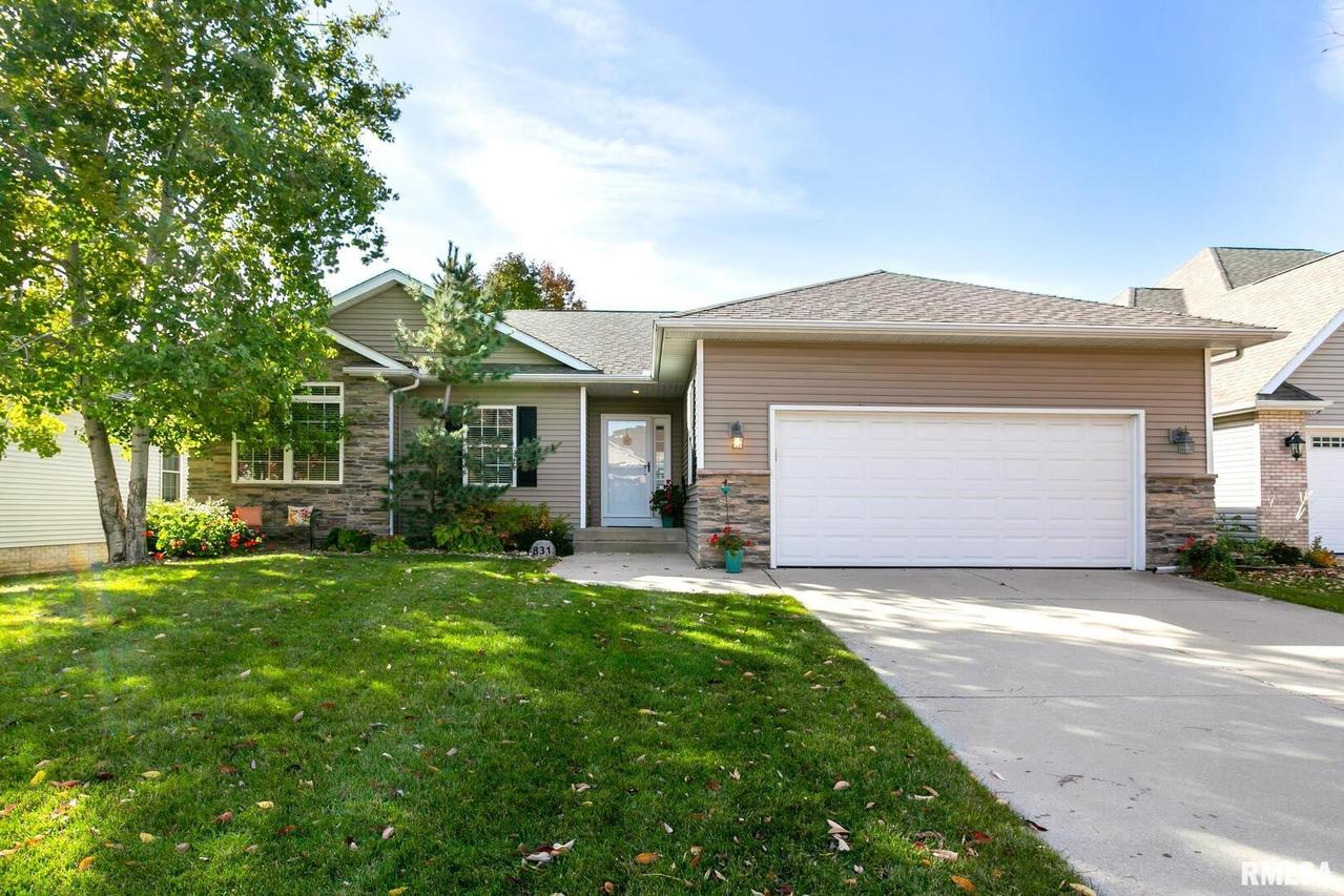 831 7th Street Ct., Moline, IL 61265