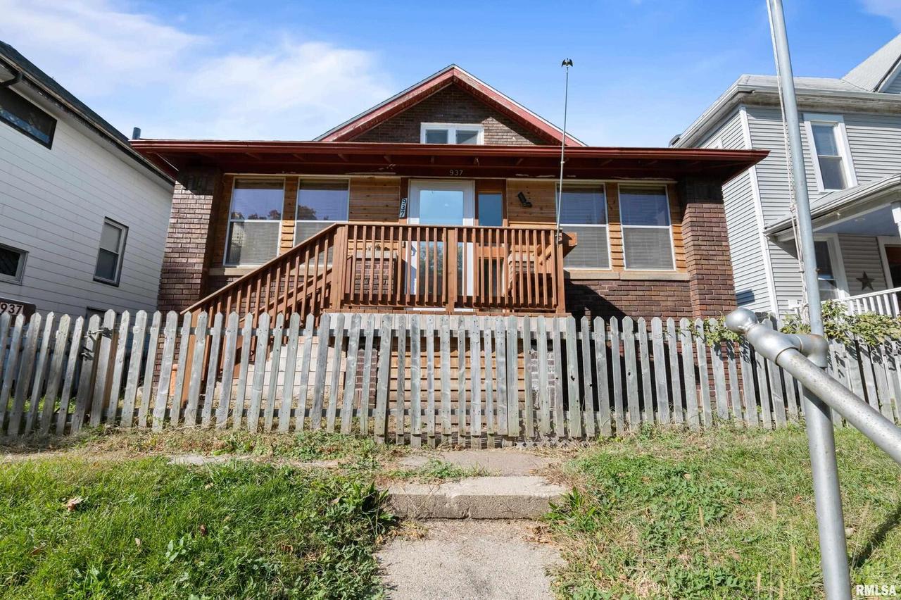 937 25th St., Moline, IL 61265