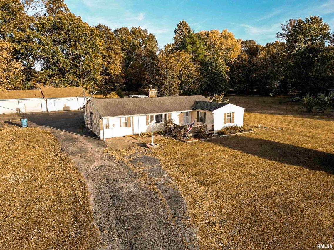 1074 S State Highway 37, West Frankfort, IL 62896