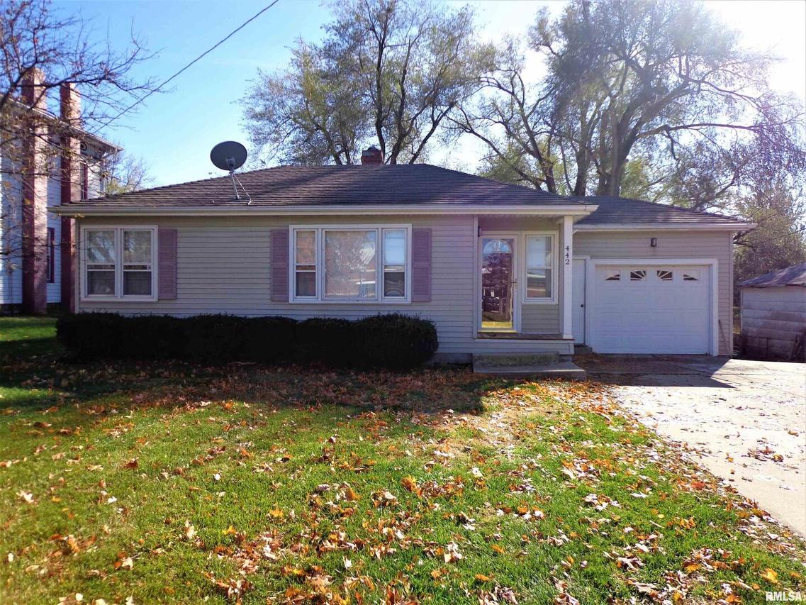 442 W Collins Stream, Mendon, IL 62351