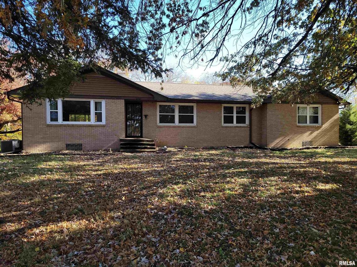 2421 Twin Oaks Ct., East Moline, IL 61244