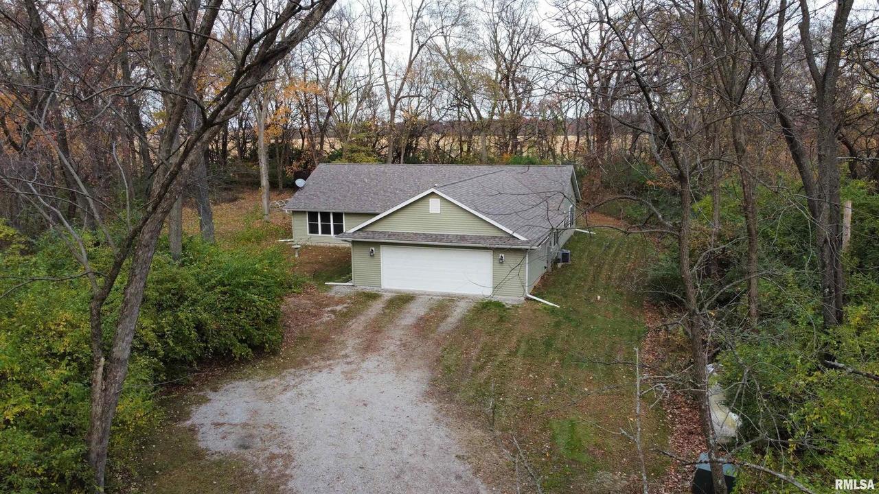 883 230th St., Viola, IL 61486