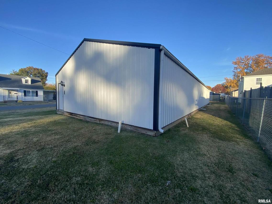 206 W Poplar St., Herrin, IL 62948