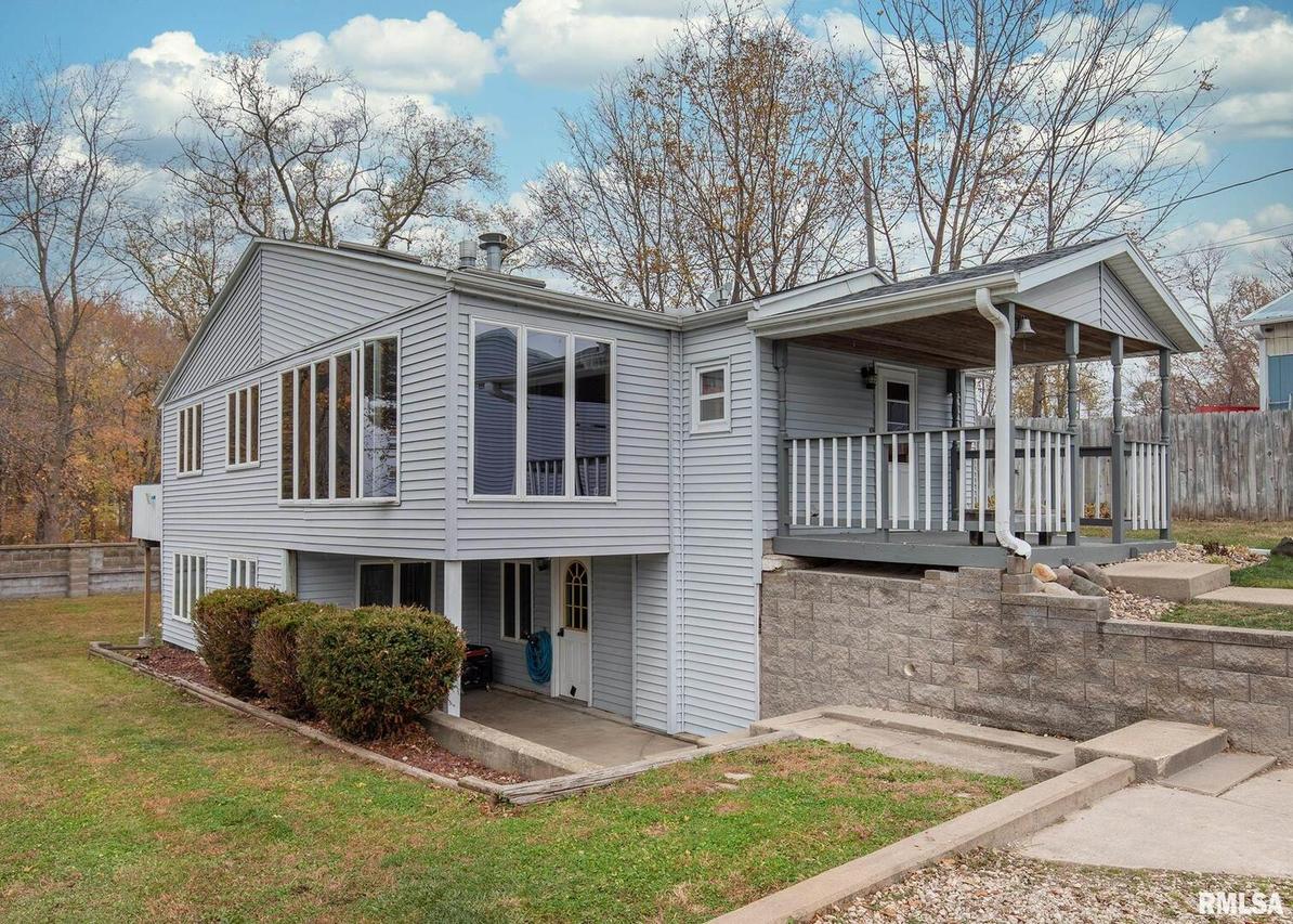 1206 3rd St., Cordova, IL 61242