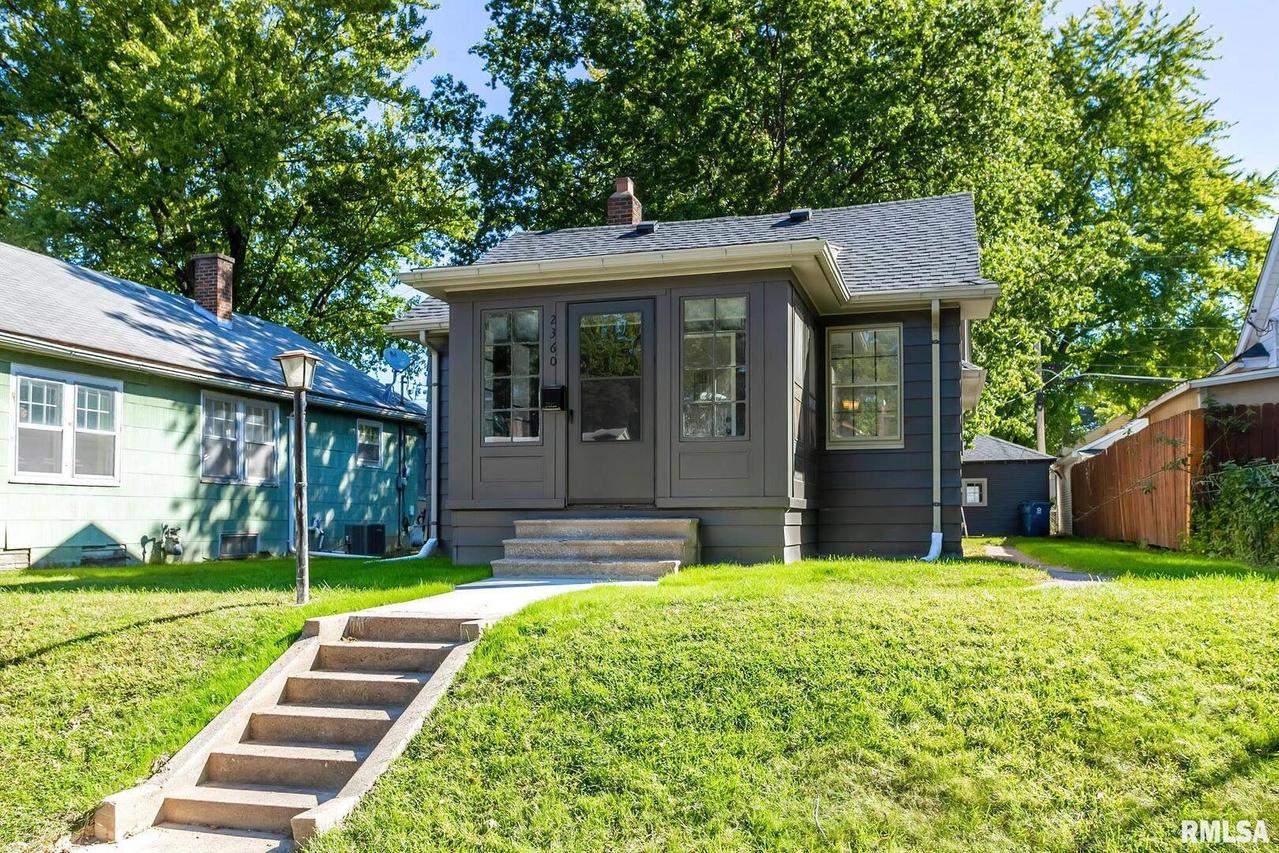 2360 6th Street Ct., East Moline, IL 61244