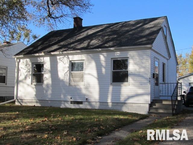 1067 23rd Ave., Rock Island, IL 61201