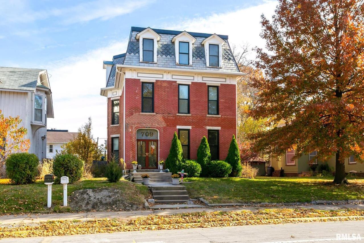 709 20th St., Rock Island, IL 61201