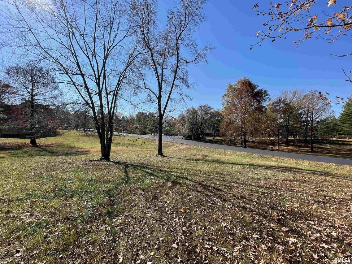 8 Lake Indian Hills Dr., Carbondale, IL 62901