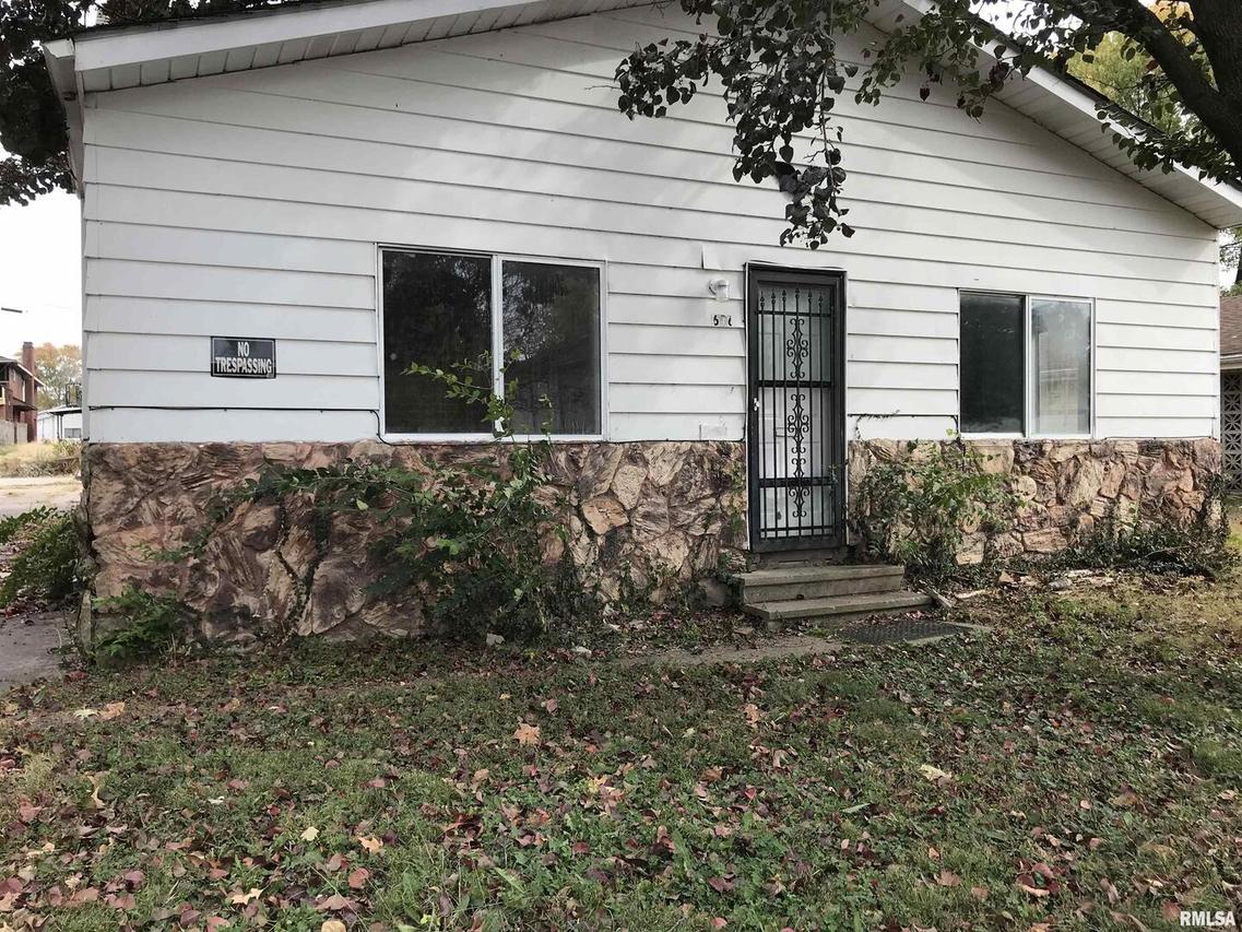 606 N Adams St., West Frankfort, IL 62896
