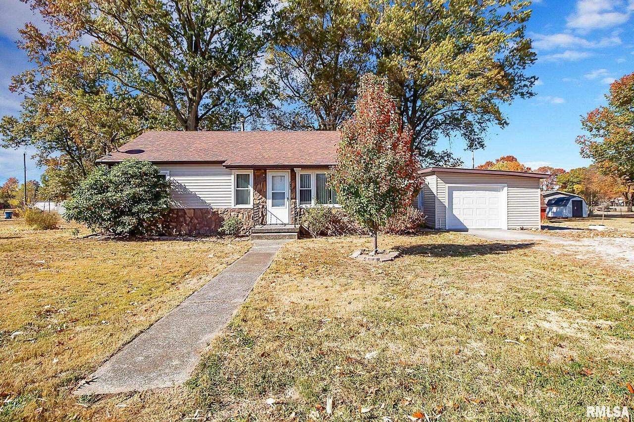 520 Ervin St., Vergennes, IL 62994