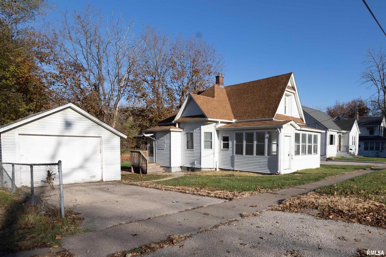 225 N 20th St., East Moline, IL 61244