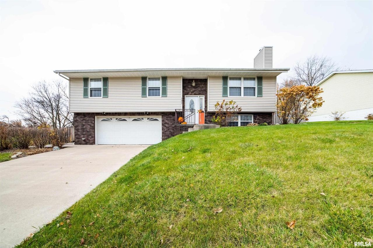 3421 15th St., Moline, IL 61265