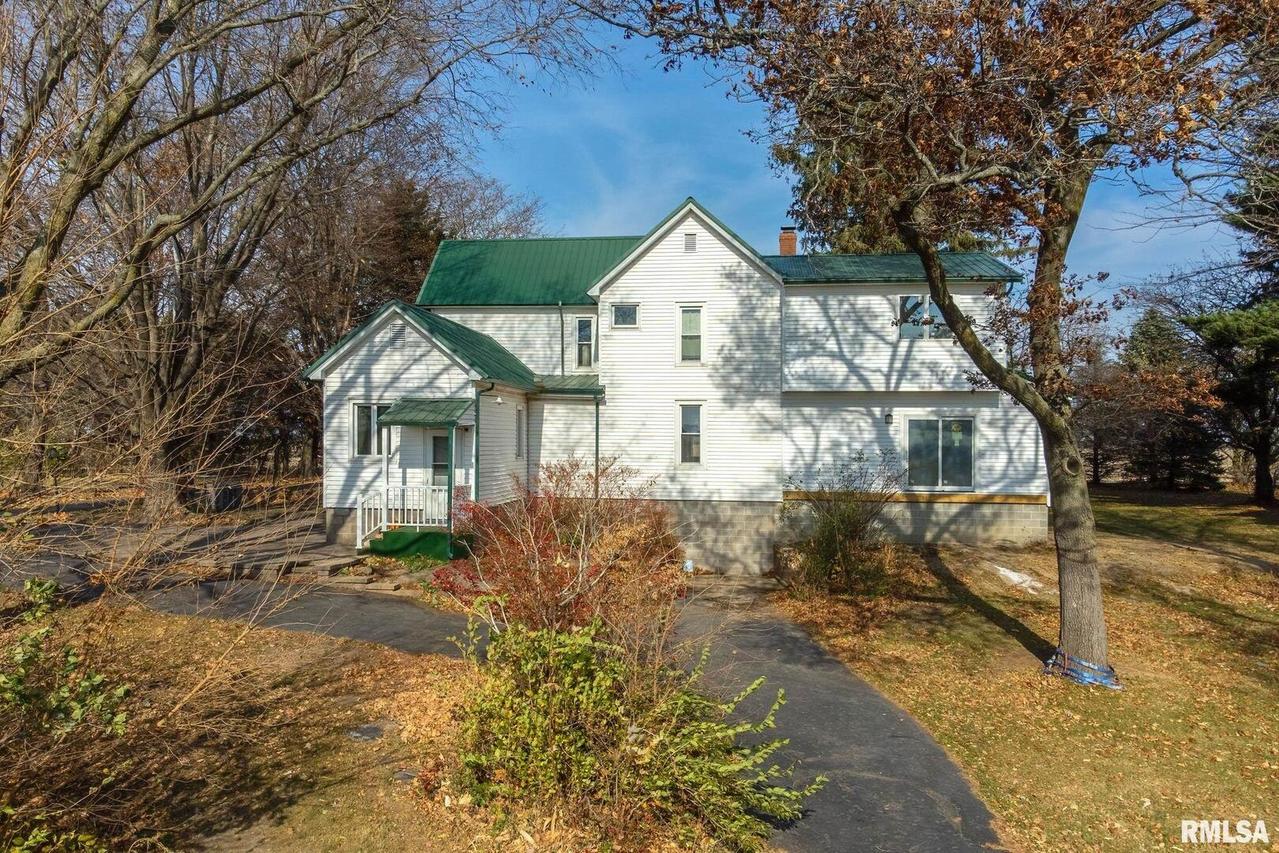 2161 170th Ave., Reynolds, IL 61279