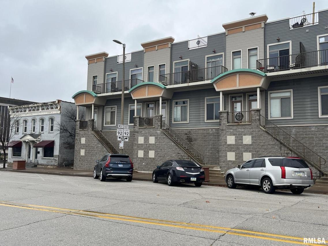 139 16th St. #3, Rock Island, IL 61201