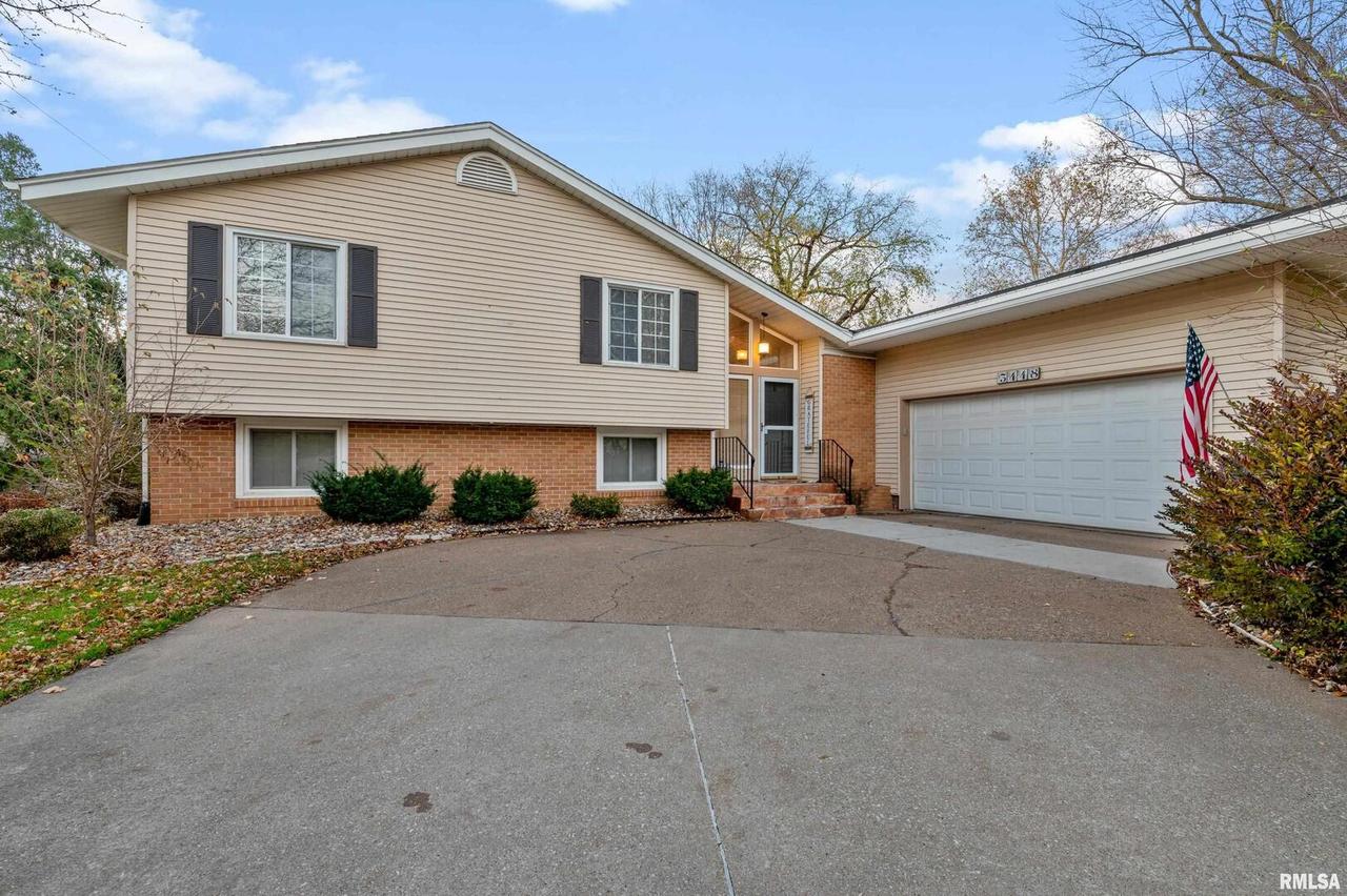 3448 15th St., Rock Island, IL 61201