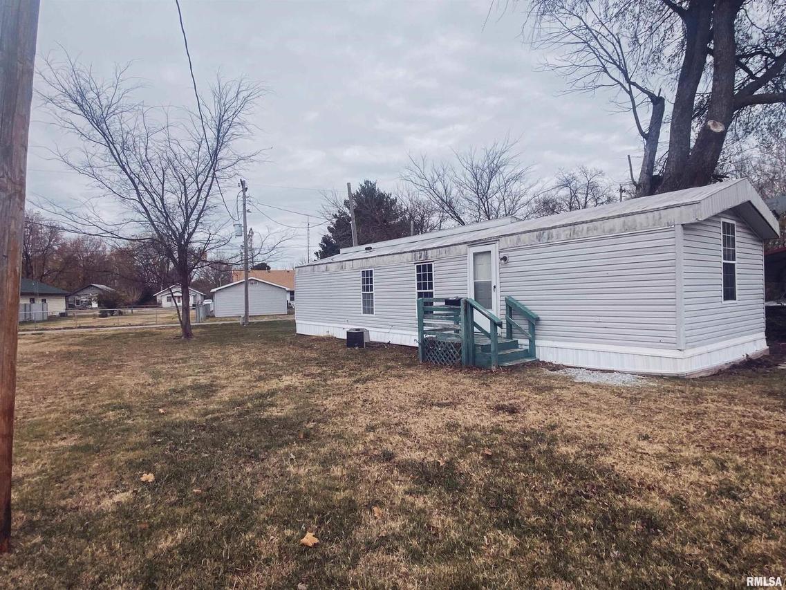 215 N Pine St., Zeigler, IL 62999