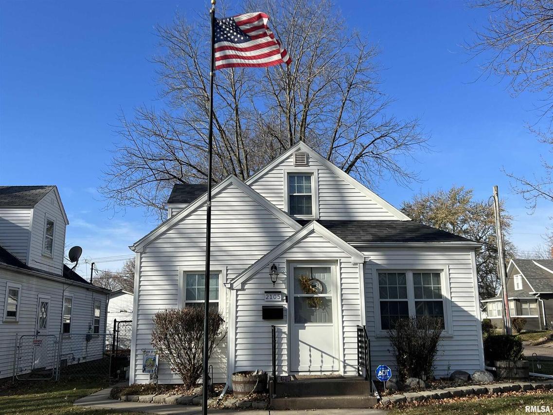 2105 4th St., Moline, IL 61265