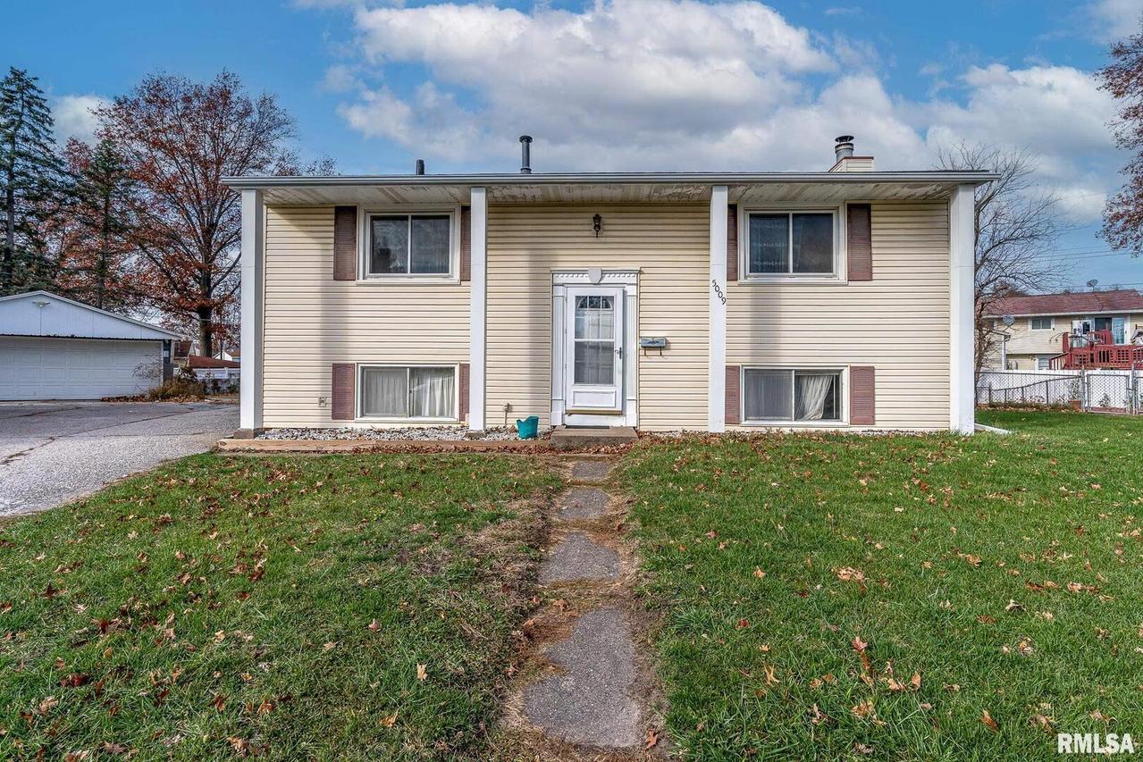 5009 44th Avenue Ct., Moline, IL 61265