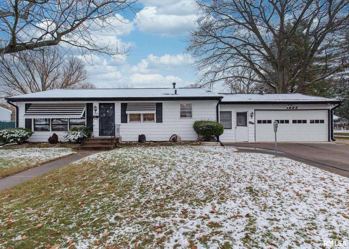 1022 42nd St., Moline, IL 61265