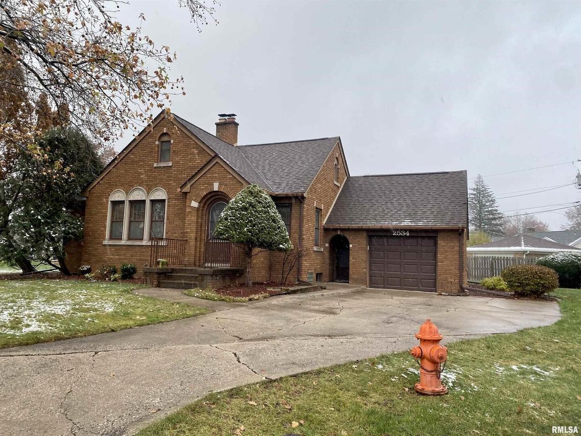 2534 28th St., Moline, IL 61265