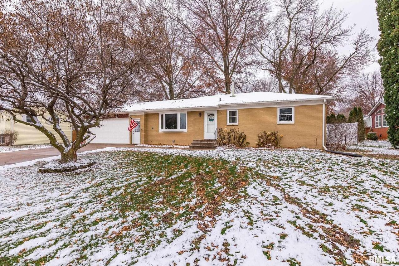 710 5th Ave., Andalusia, IL 61232