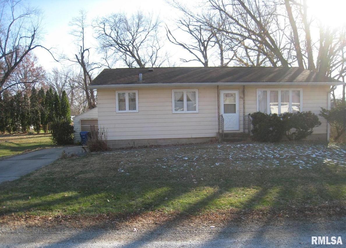 226 33rd Ave., Moline, IL 61265