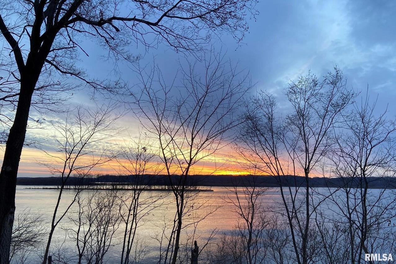 3934 Grandview Pl., Thomson, IL 61285