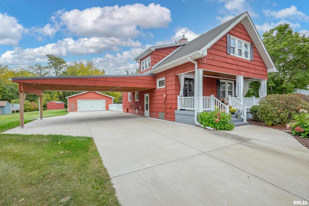 3208 9th St., Moline, IL 61265