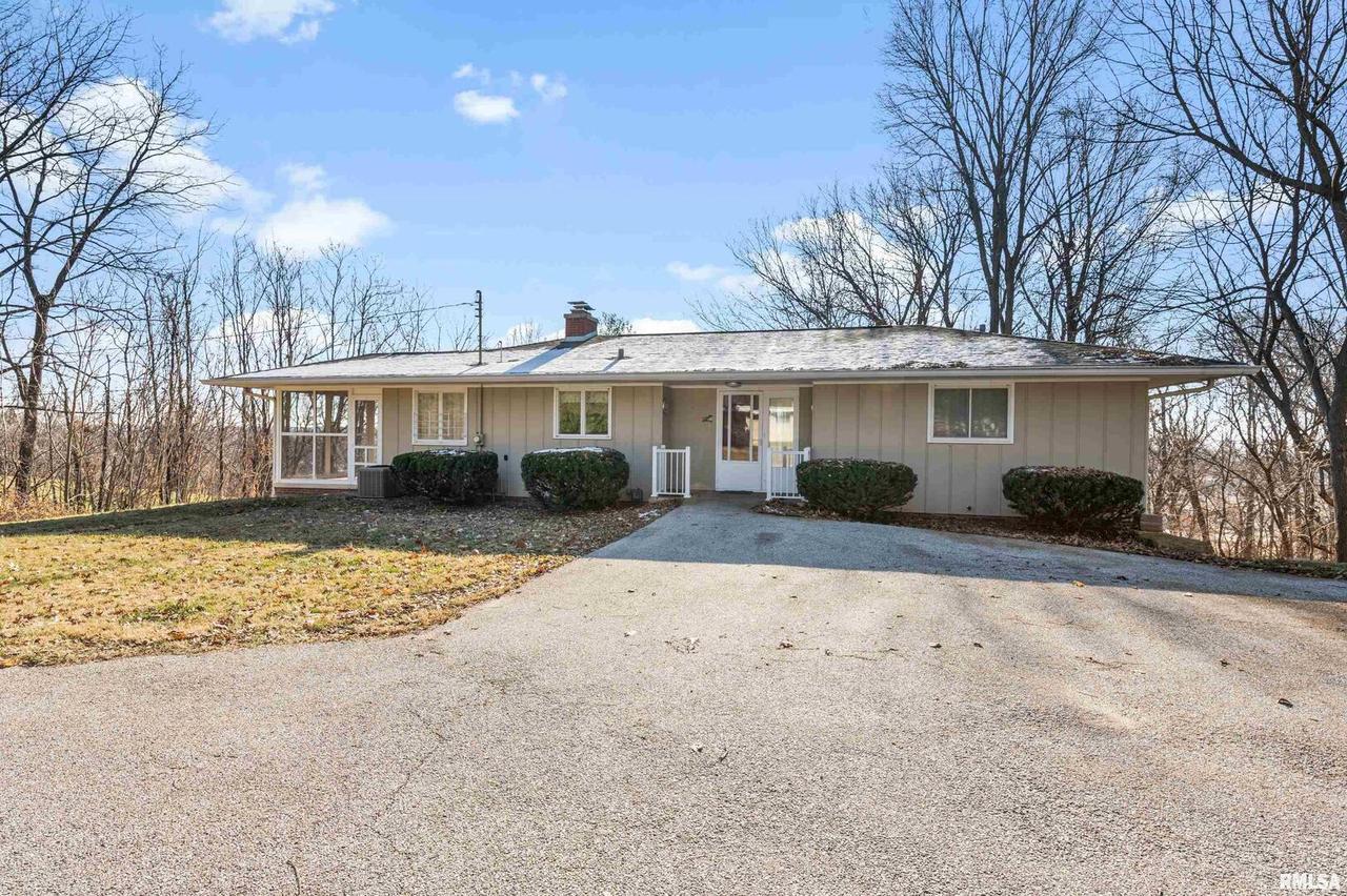 3745 40th Street Ct., Moline, IL 61265