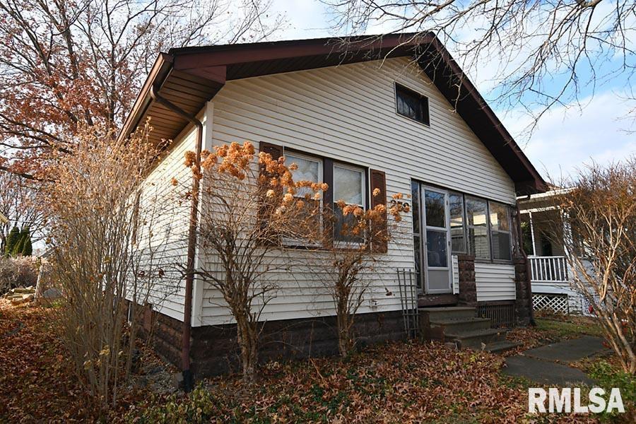 258 8th St., Silvis, IL 61282