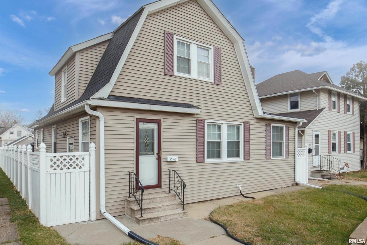 2509 Avenue Of The Cities, Moline, IL 61265