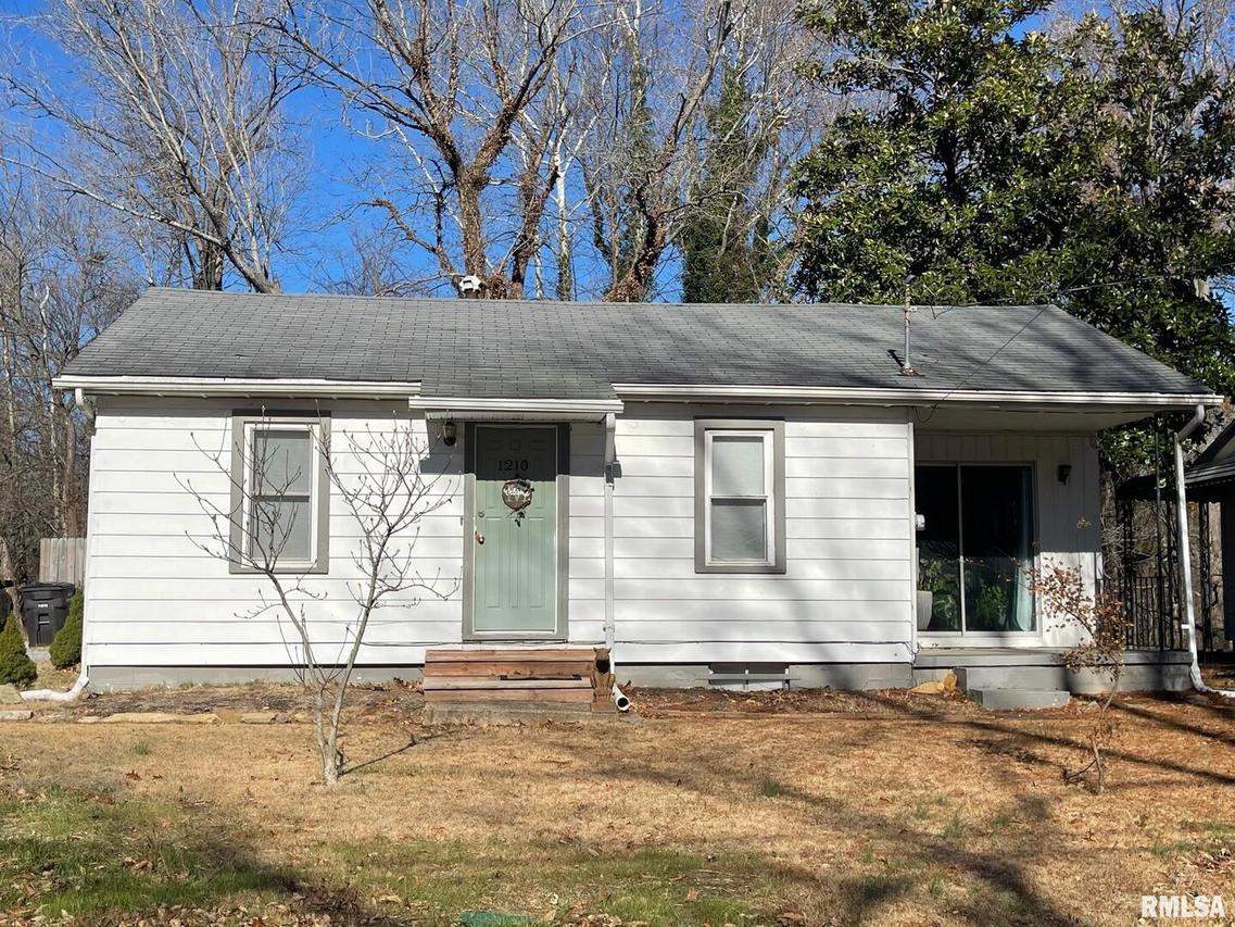 1210 W North St., Carbondale, IL 62901