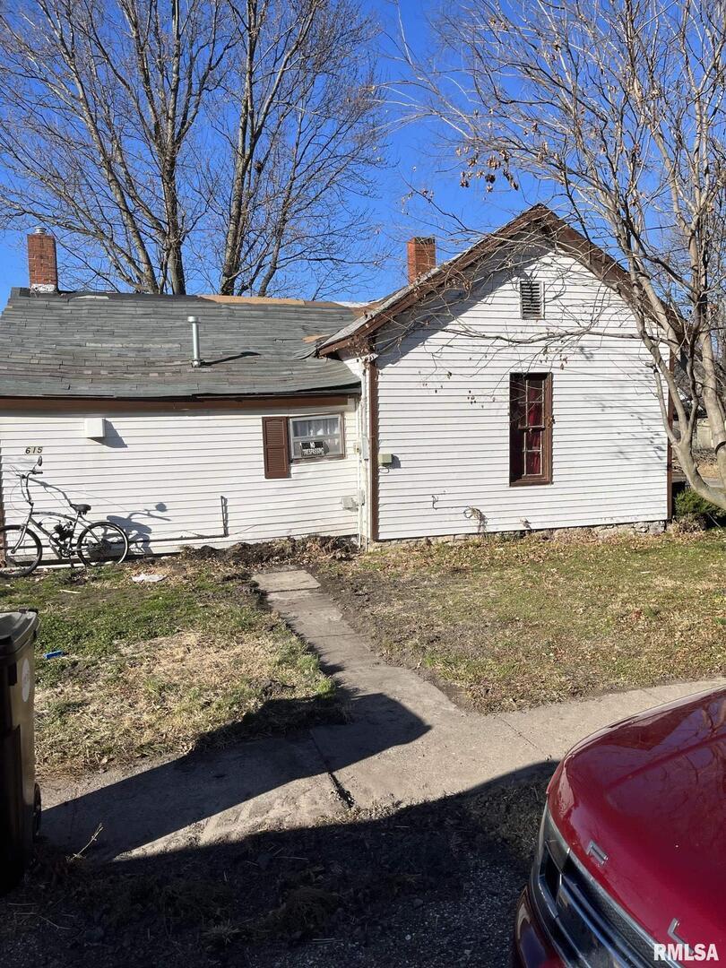 615 Elm St., Hull, IL 62343